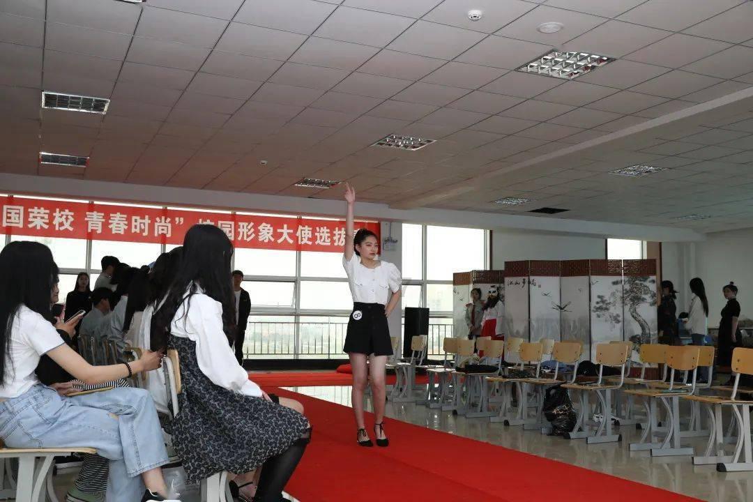 你们相信自己看到的，还是相信别人说的？